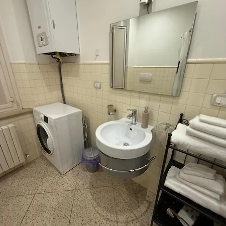 Sotto Il Borgo Ези